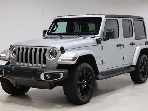 Used 2023 Jeep Wrangler Unlimited Sahara w/ Cold Weather Group AWD/4WD image 3
