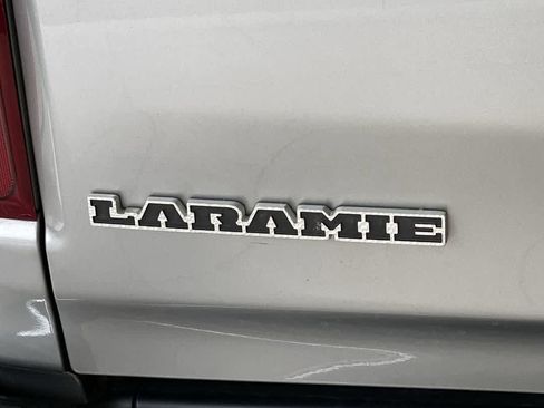 Used 2019 RAM 1500 Laramie AWD/4WD image 11