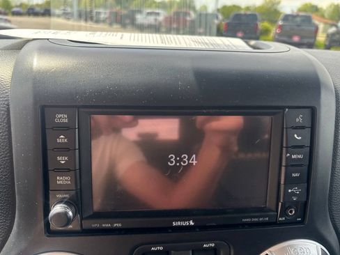 Used 2013 Jeep Wrangler Sahara w/ Connectivity Group AWD/4WD image 18