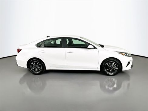 Used 2024 Kia Forte LXS image 8
