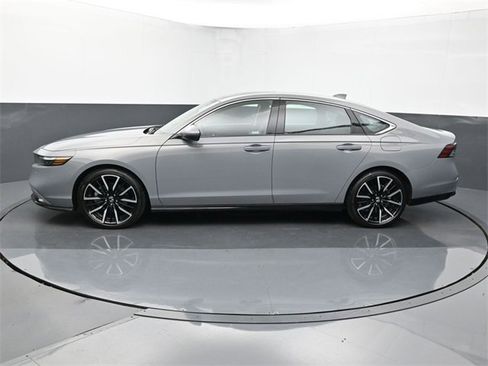 Used 2024 Honda Accord Touring image 2