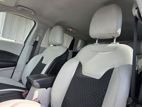Used 2018 Jeep Compass Latitude w/ Popular Equipment Group AWD/4WD image 9