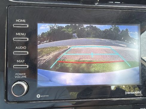 Used 2021 Toyota Prius LE AWD/4WD image 11