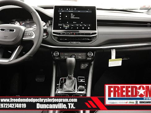 New 2026 Jeep Compass Latitude image 19