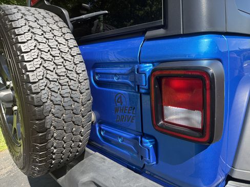 Used 2021 Jeep Wrangler Unlimited Sport AWD/4WD image 9