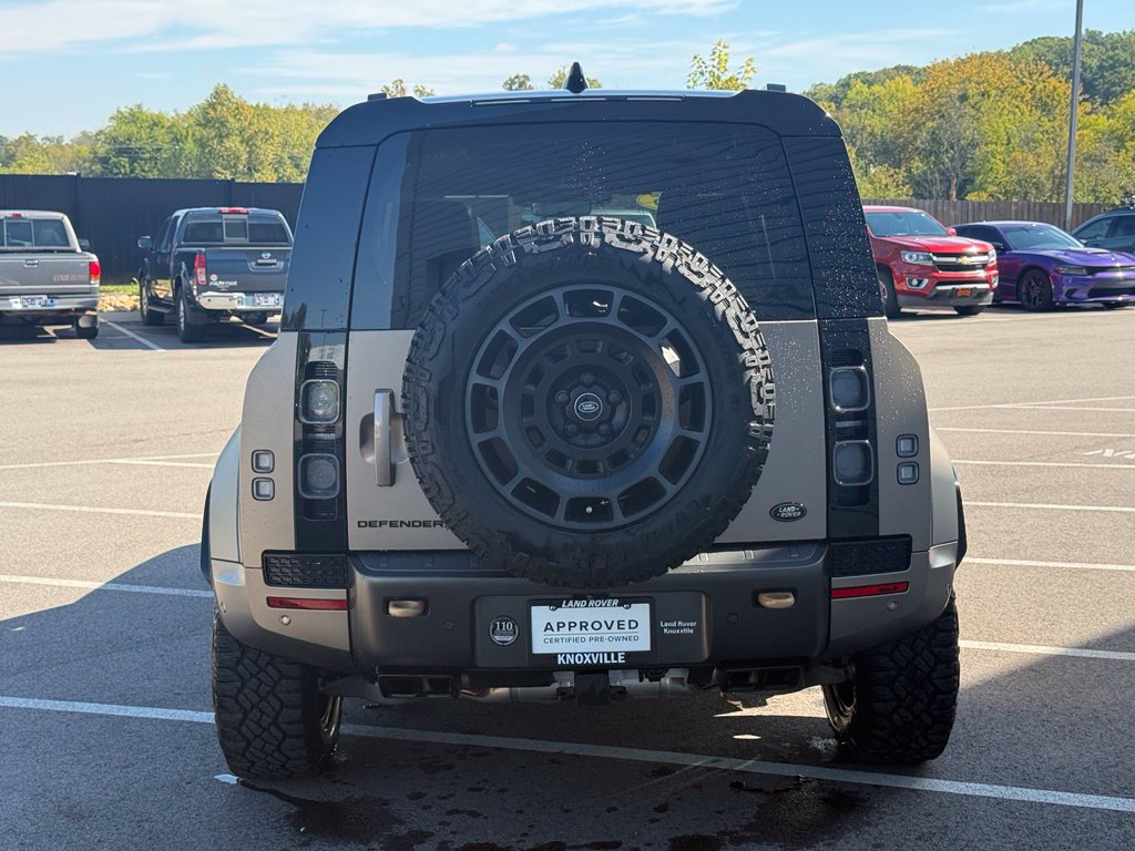 Used 2025 Land Rover Defender 110 AWD/4WD image 6