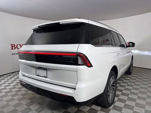 New 2025 Lincoln Navigator Reserve image 7