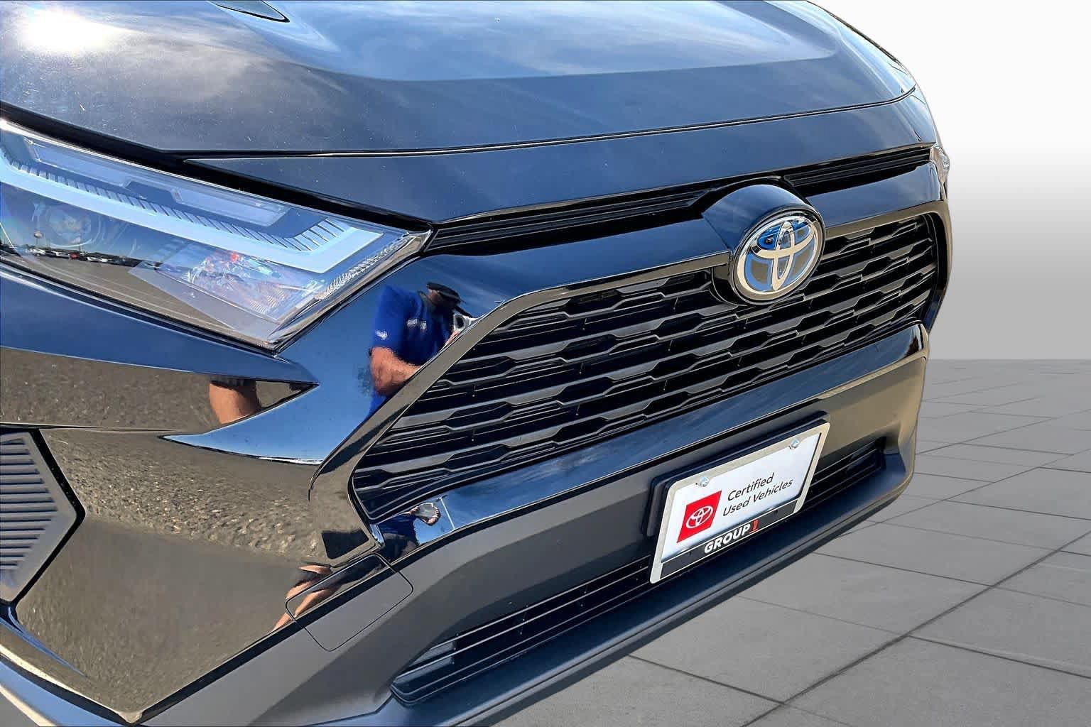 Certified 2024 Toyota RAV4 LE AWD/4WD image 29