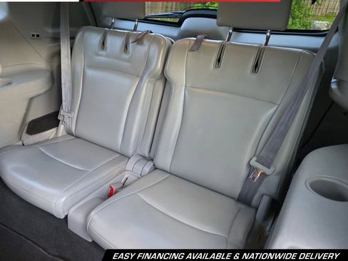 Used 2012 Toyota Highlander Limited w/ Tow Pkg FWD image 16