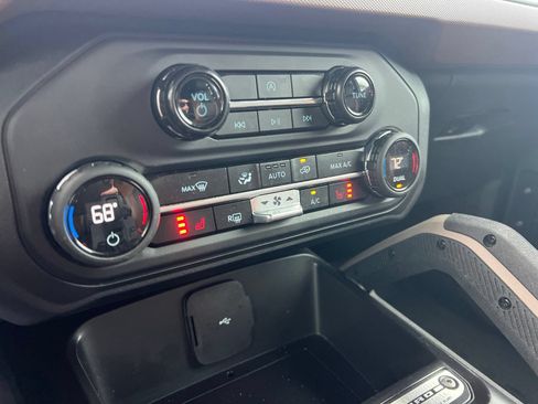 Used 2024 Ford Bronco Outer Banks AWD/4WD image 21