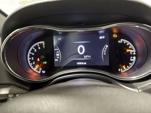 Used 2018 Jeep Grand Cherokee Laredo image 12