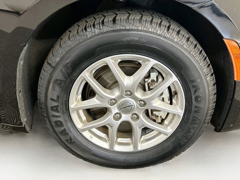 Used 2024 Chrysler Pacifica Touring-L FWD image 11