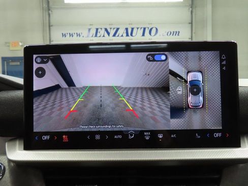 Used 2025 Ford Explorer Platinum image 17