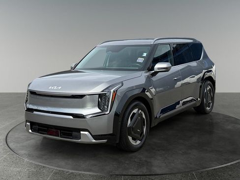 Used 2024 Kia EV9 Land AWD/4WD image 3