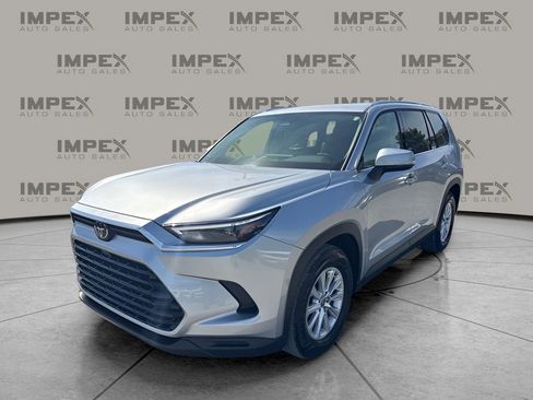 Used 2025 Toyota Grand Highlander AWD image 2