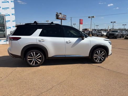 Certified 2025 Nissan Pathfinder Platinum image 5