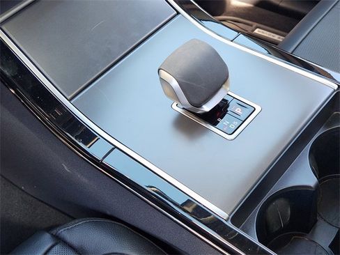 Used 2025 Land Rover Range Rover Velar Dynamic SE image 19