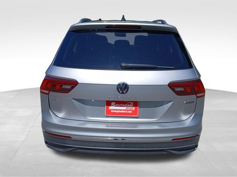 Used 2022 Volkswagen Tiguan SE AWD/4WD image 9