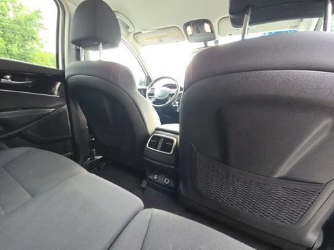Used 2019 Kia Sorento FWD w/ LX Convenience Package image 17