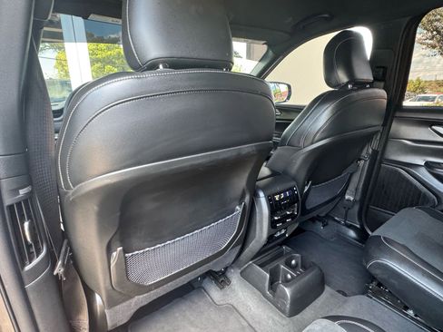 Used 2023 Jeep Grand Cherokee L Laredo image 32