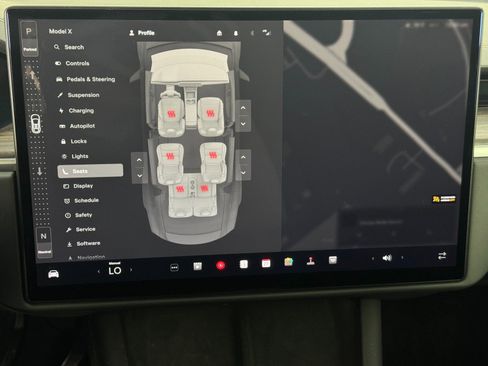 Used 2022 Tesla Model X image 28