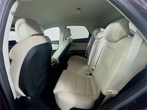 Used 2022 Genesis GV70 2.5T image 21