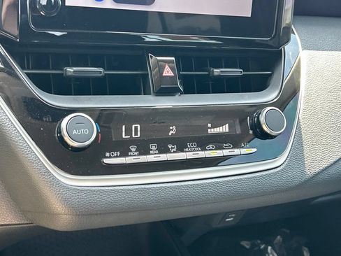 Used 2025 Toyota Corolla LE FWD image 33