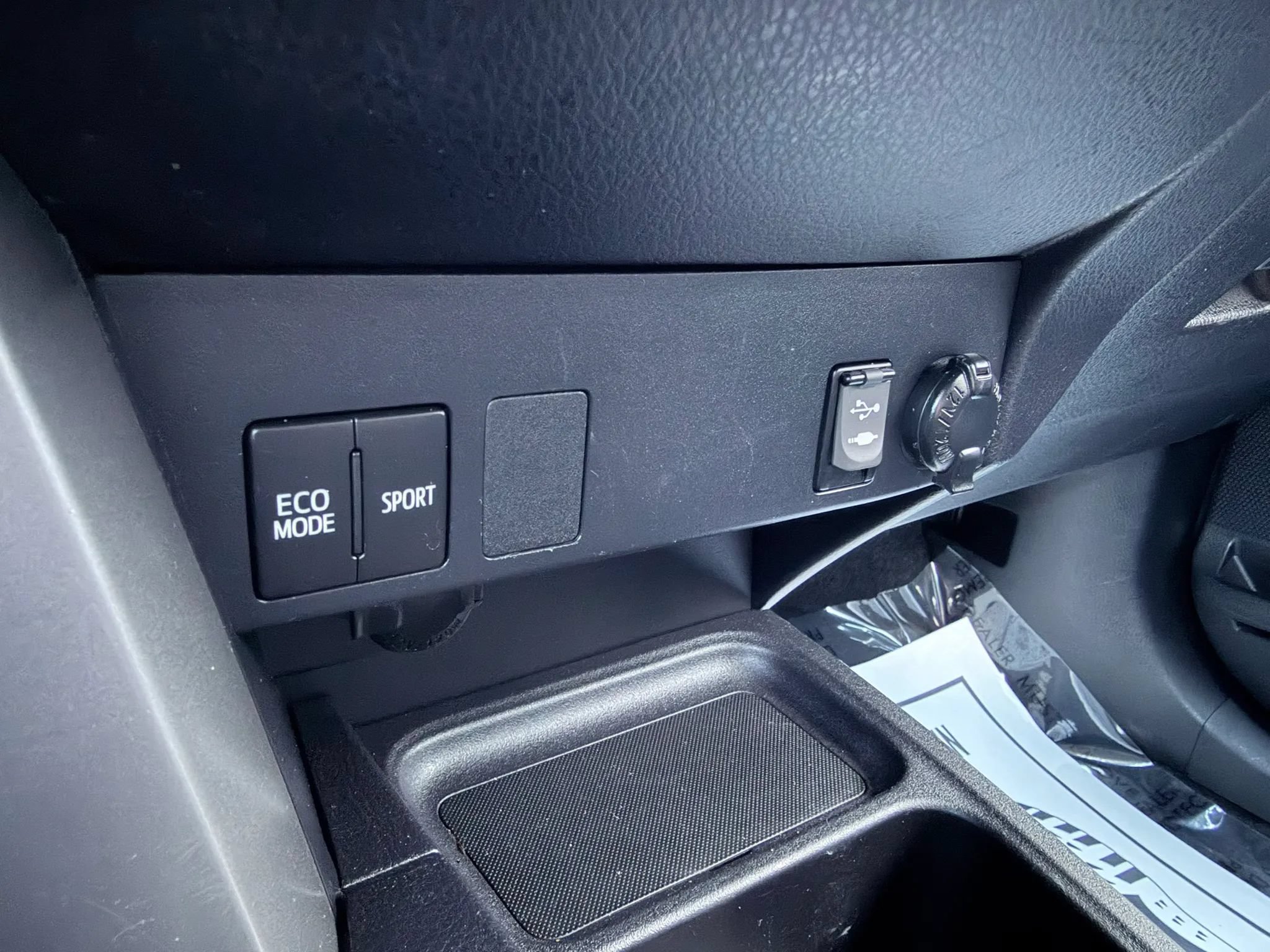 Used 2017 Toyota RAV4 LE w/ Carpet Mat Package AWD/4WD image 8