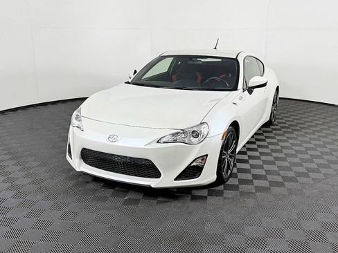 Used 2013 Scion FR-S image 2