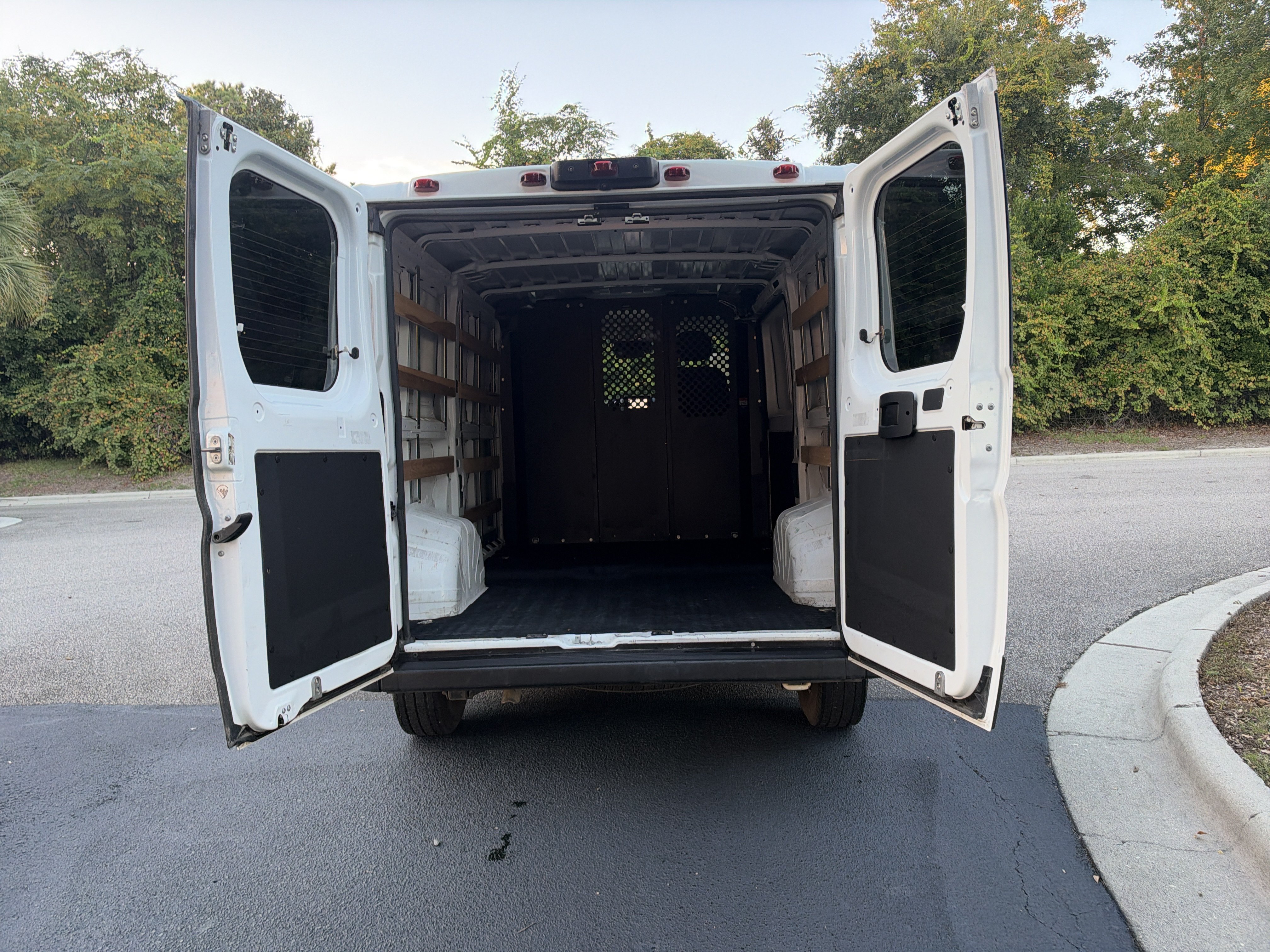 Used 2025 RAM ProMaster 2500 w/ U-Haul Equipment Group FWD image 31