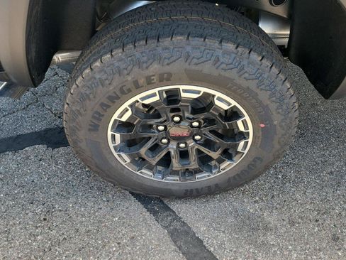 New 2026 GMC Canyon AT4 w/ AT4 Premium Package AWD/4WD image 5