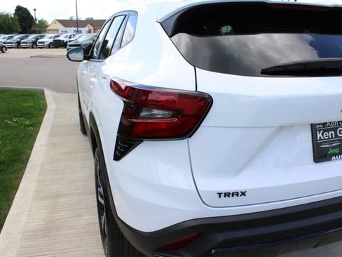 Used 2025 Chevrolet Trax RS w/ Driver Confidence Package FWD image 26