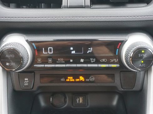 Used 2025 Toyota RAV4 LE AWD/4WD image 11