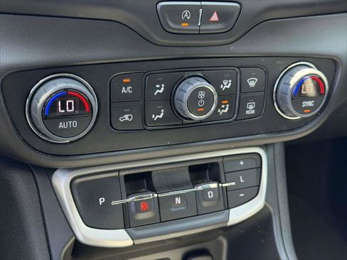 Used 2023 GMC Terrain SLT w/ Elevation Edition AWD/4WD image 32