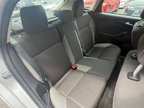 Used 2012 Ford Focus SE FWD image 18