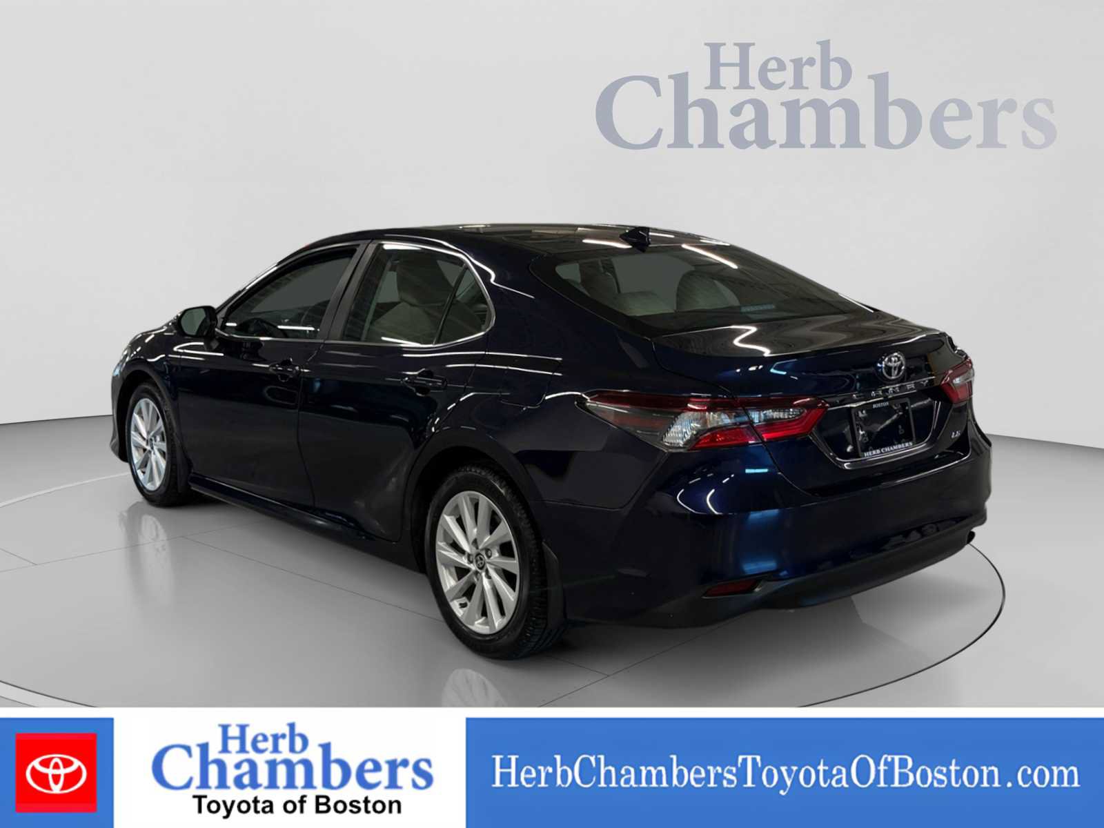 Used 2022 Toyota Camry LE FWD image 3