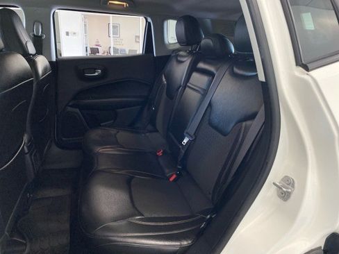 Used 2018 Jeep Compass Latitude w/ Cold Weather Group AWD/4WD image 10