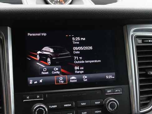 Used 2017 Porsche Macan AWD/4WD image 32