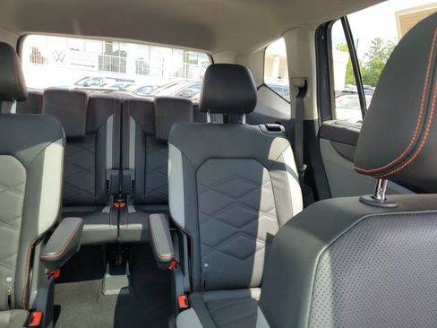 Certified 2025 Volkswagen Atlas Peak Edition SE AWD/4WD image 12