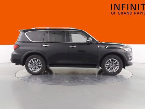 Used 2022 INFINITI QX80 Luxe w/ Cargo Package AWD/4WD image 2