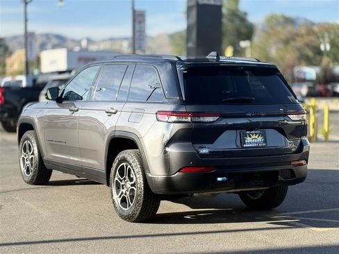 Used 2022 Jeep Grand Cherokee Trailhawk w/ Advanced Protech Group II AWD/4WD image 5
