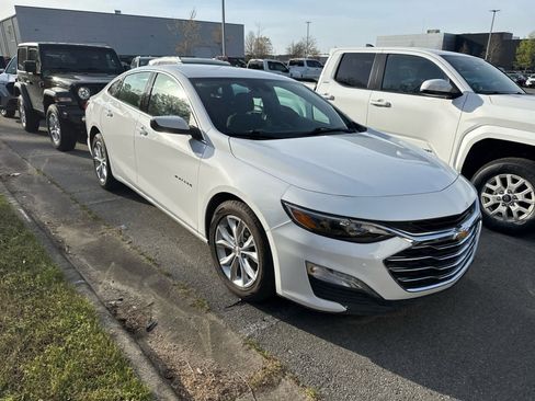 Used 2024 Chevrolet Malibu LT image 2