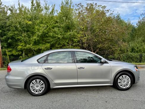 Used 2014 Volkswagen Passat 1.8T S image 16