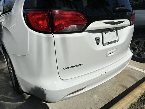 Used 2021 Chrysler Voyager L image 22