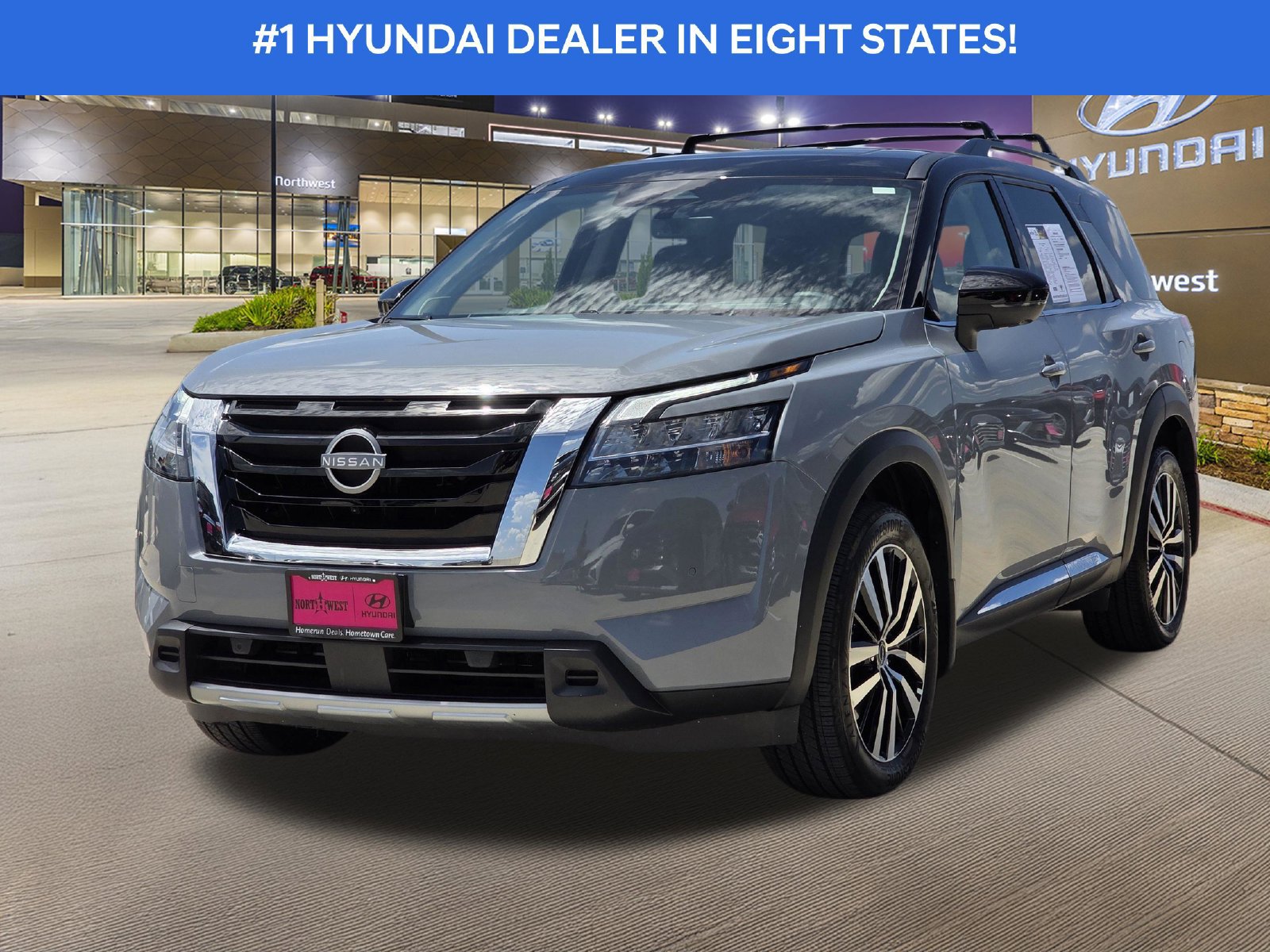 Used 2024 Nissan Pathfinder Platinum w/ Cargo Package AWD/4WD image 2