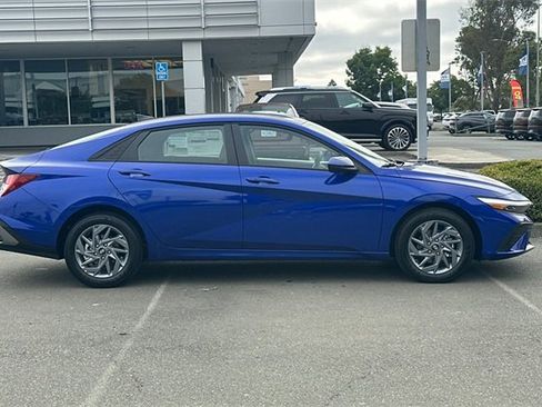 New 2025 Hyundai Elantra Blue image 3