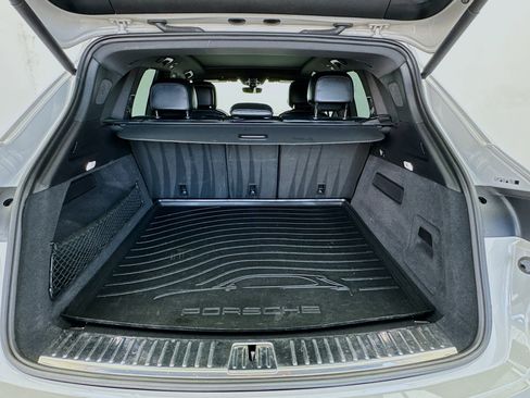 Used 2023 Porsche Cayenne Platinum Edition AWD/4WD image 18