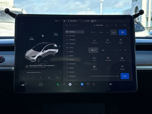 Used 2022 Tesla Model Y Long Range AWD/4WD image 23
