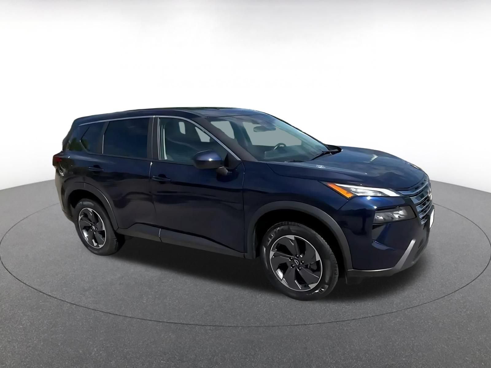 Used 2025 Nissan Rogue SV FWD image 2