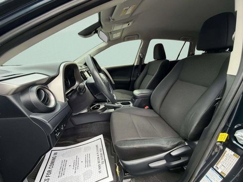 Used 2017 Toyota RAV4 LE AWD/4WD image 12